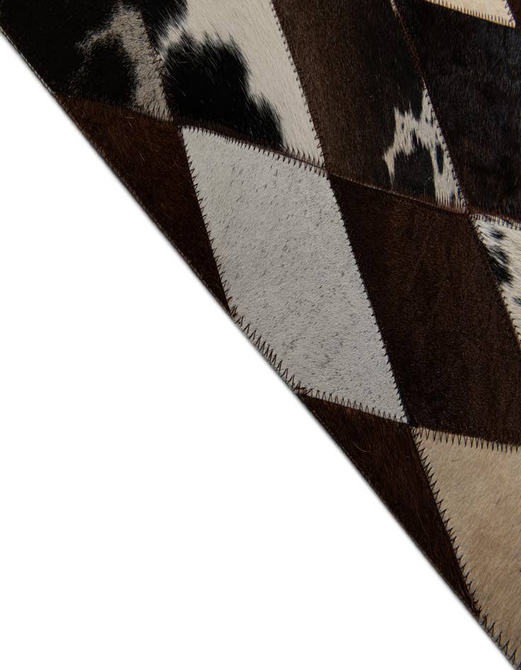 Detail image of 4' 8 x 6' 8 Cowhide Stocks Rug