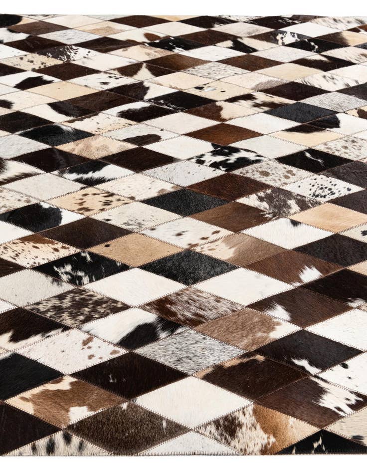 Detail image of 4' 8 x 6' 8 Cowhide Stocks Rug