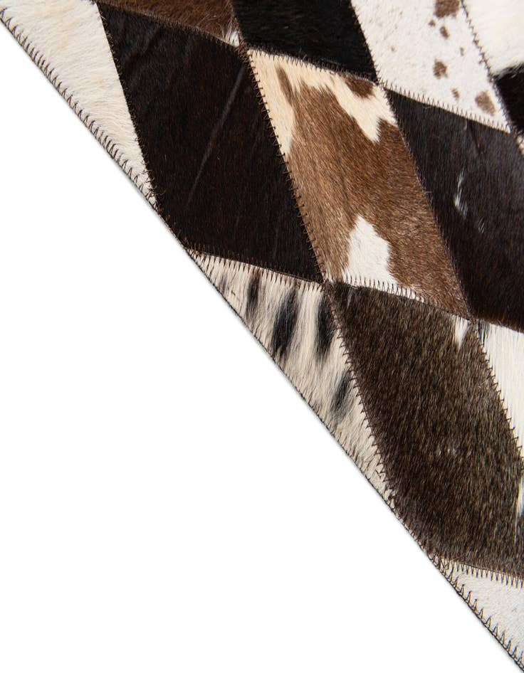 Detail image of 4' 8 x 6' 8 Cowhide Stocks Rug