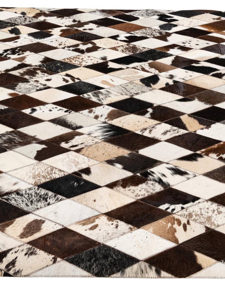 Detail image of 4' 8 x 6' 8 Cowhide Stocks Rug