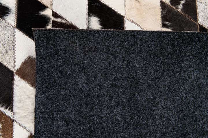 4' 8 x 6' 8 Cowhide Stocks Rug