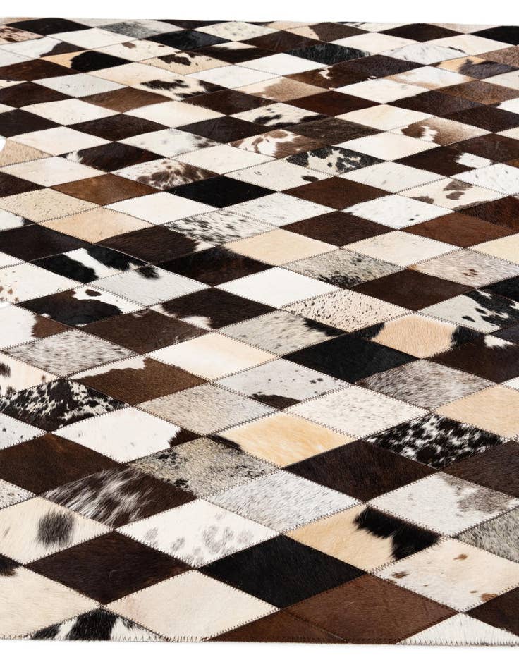 Detail image of 4' 9 x 6' 9 Cowhide Stocks Rug