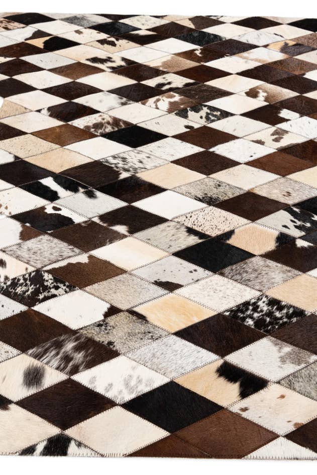 Detail image of 4' 9 x 6' 9 Cowhide Stocks Rug