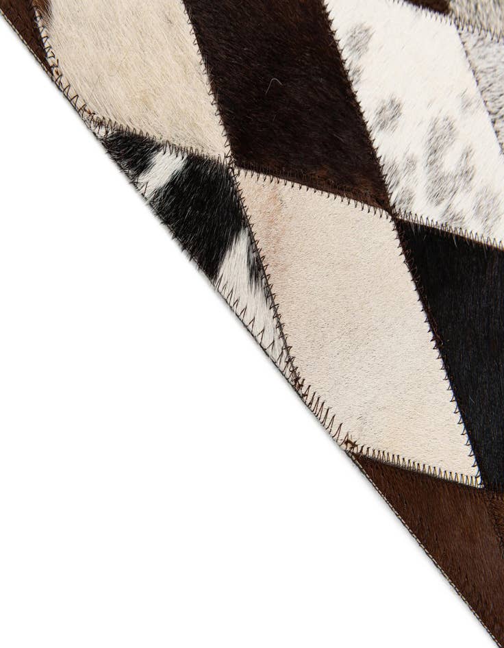 Detail image of 4' 9 x 6' 9 Cowhide Stocks Rug