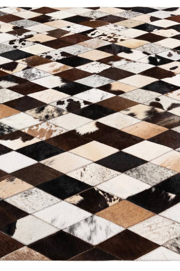 Detail image of 4' 8 x 6' 9 Cowhide Stocks Rug