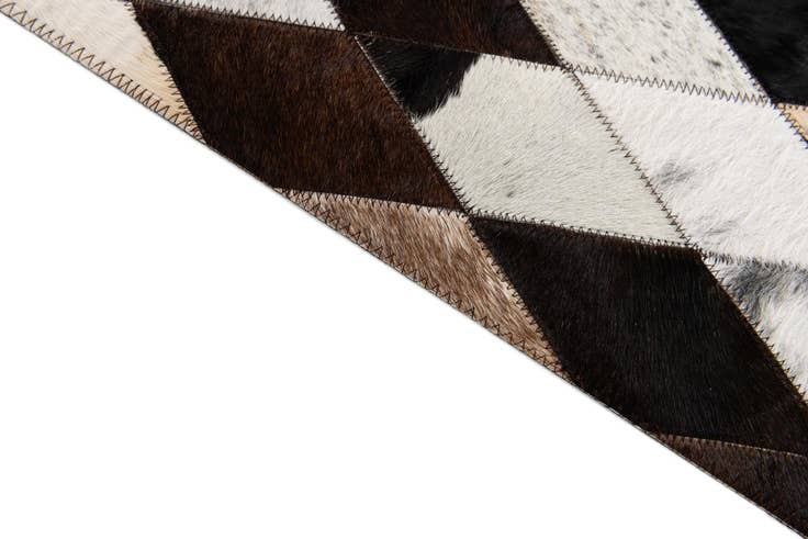 Detail image of 4' 8 x 6' 9 Cowhide Stocks Rug