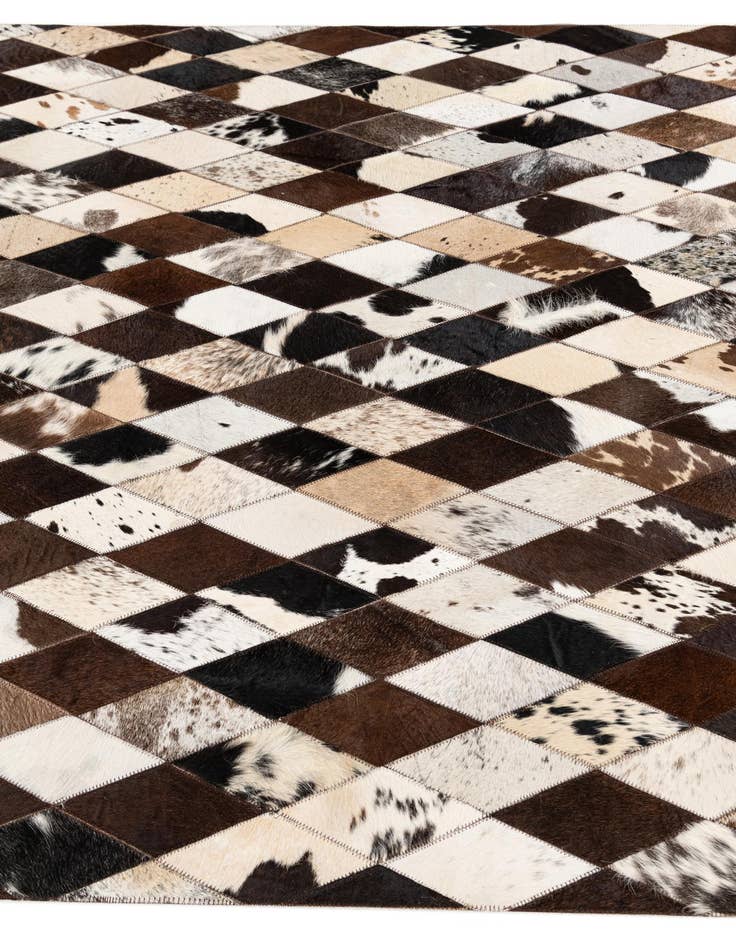 Detail image of 4' 8 x 6' 6 Cowhide Stocks Rug
