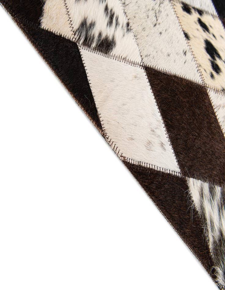 Detail image of 4' 8 x 6' 6 Cowhide Stocks Rug