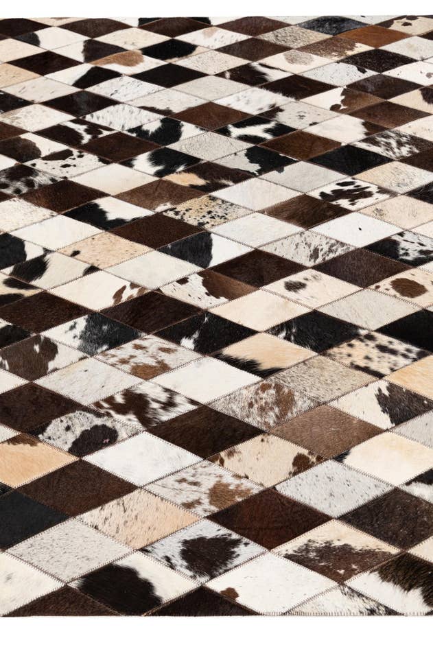 Detail image of 4' 8 x 6' 9 Cowhide Stocks Rug