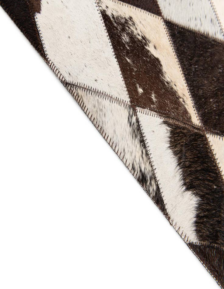 Detail image of 4' 8 x 6' 9 Cowhide Stocks Rug