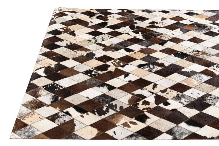 Detail image of 4' 9 x 6' 6 Cowhide Stocks Rug