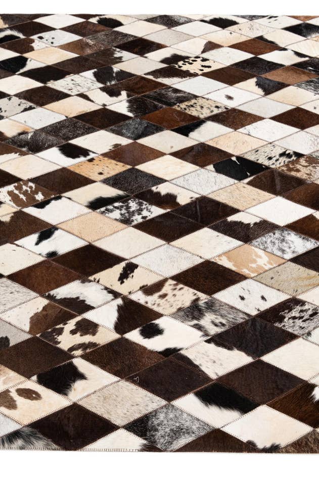 Detail image of 4' 9 x 6' 6 Cowhide Stocks Rug