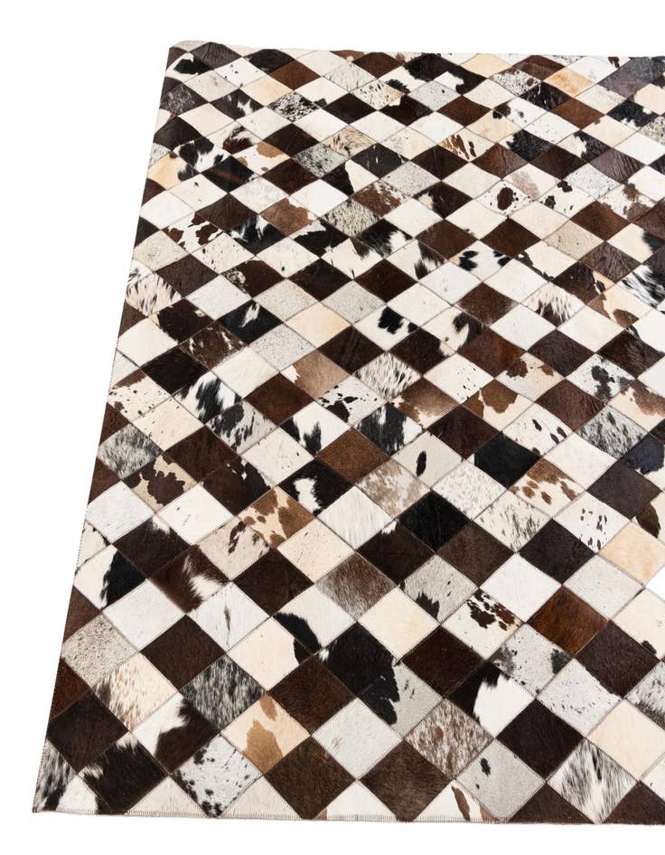 Detail image of 4' 8 x 6' 8 Cowhide Stocks Rug