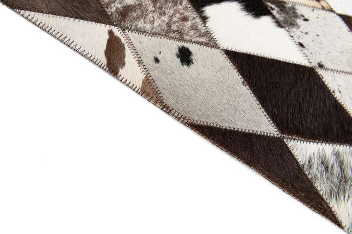 4' 8 x 6' 8 Cowhide Stocks Rug