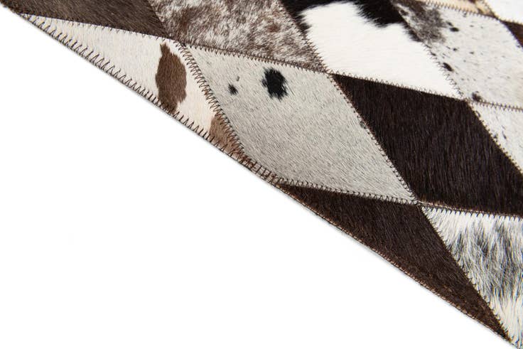 Detail image of 4' 8 x 6' 8 Cowhide Stocks Rug