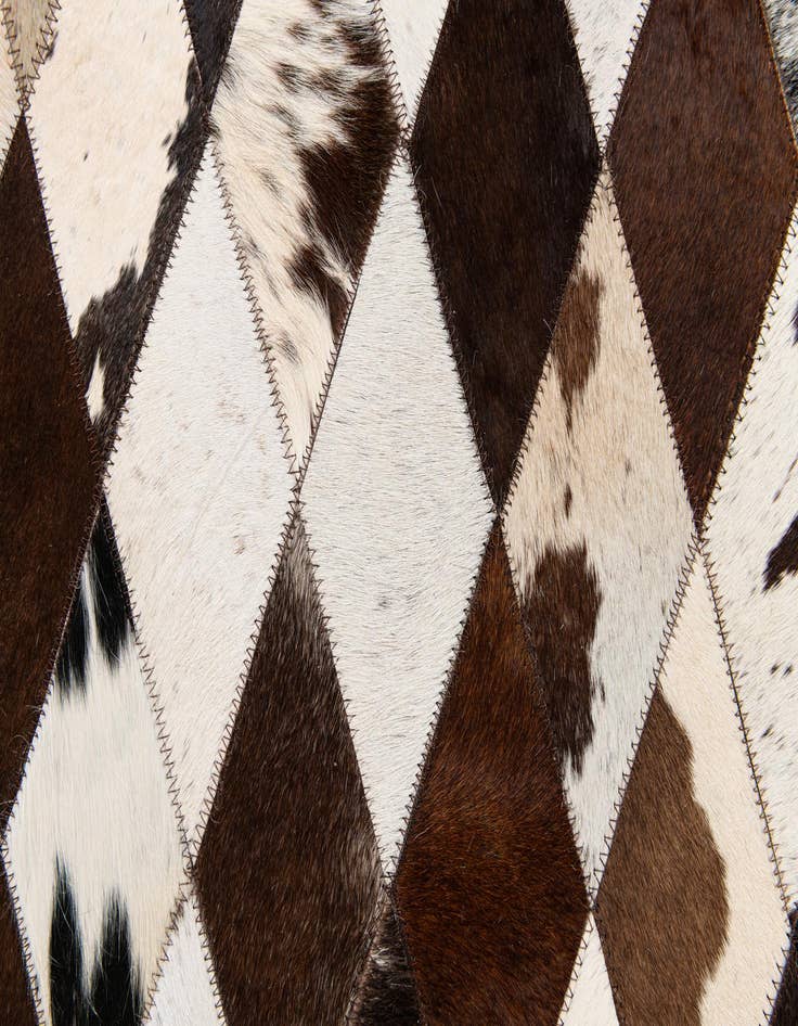 Detail image of 4' 8 x 6' 8 Cowhide Stocks Rug