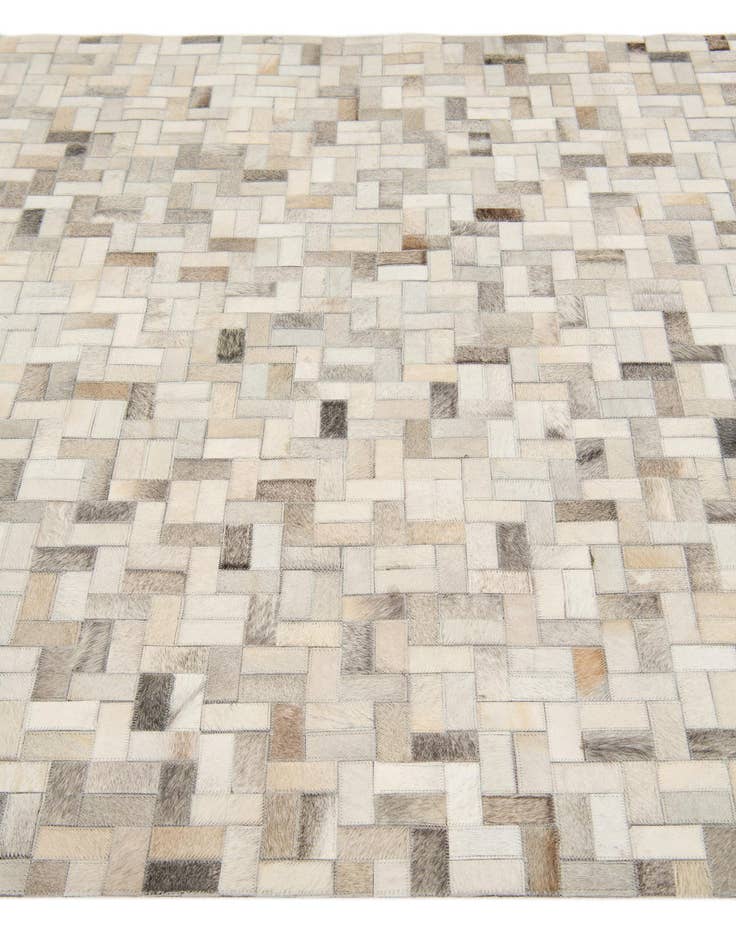 Detail image of 4' 9 x 6' 6 Cowhide Stocks Rug