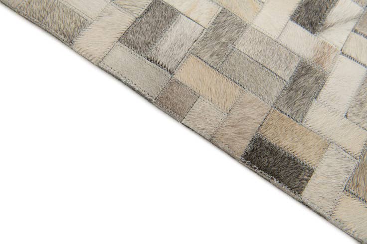 Detail image of 4' 9 x 6' 6 Cowhide Stocks Rug