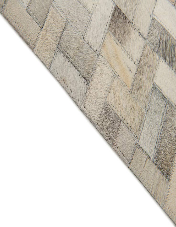 Detail image of 4' 7 x 6' 6 Cowhide Stocks Rug