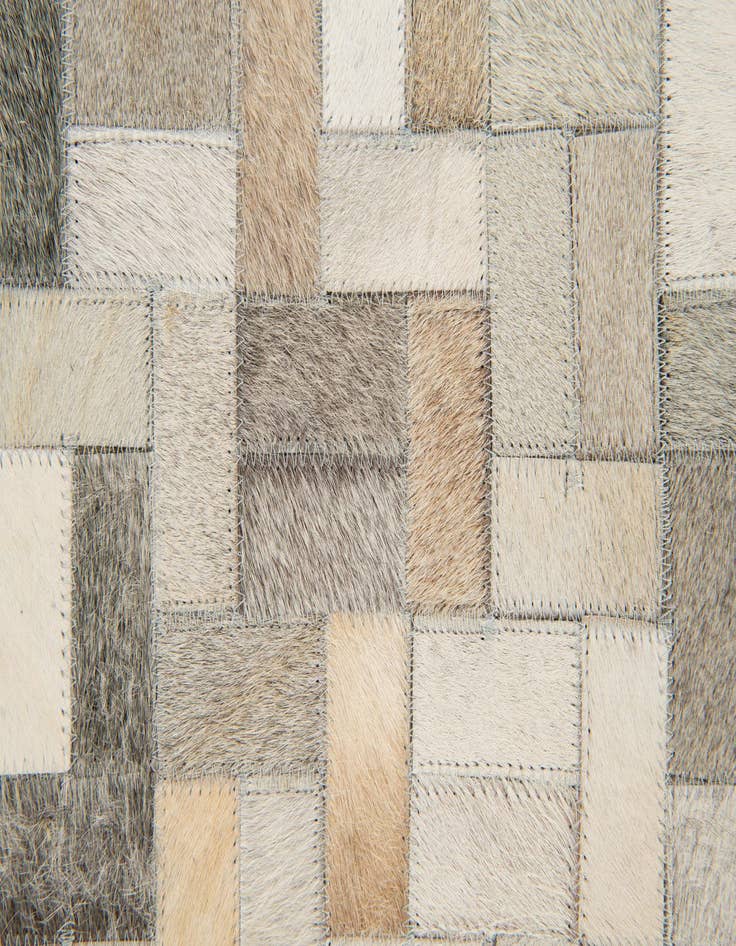 Detail image of 4' 7 x 6' 6 Cowhide Stocks Rug