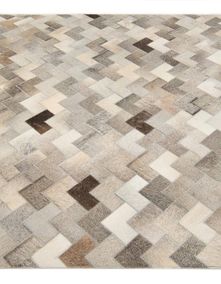 Detail image of 4' 7 x 6' 7 Cowhide Stocks Rug