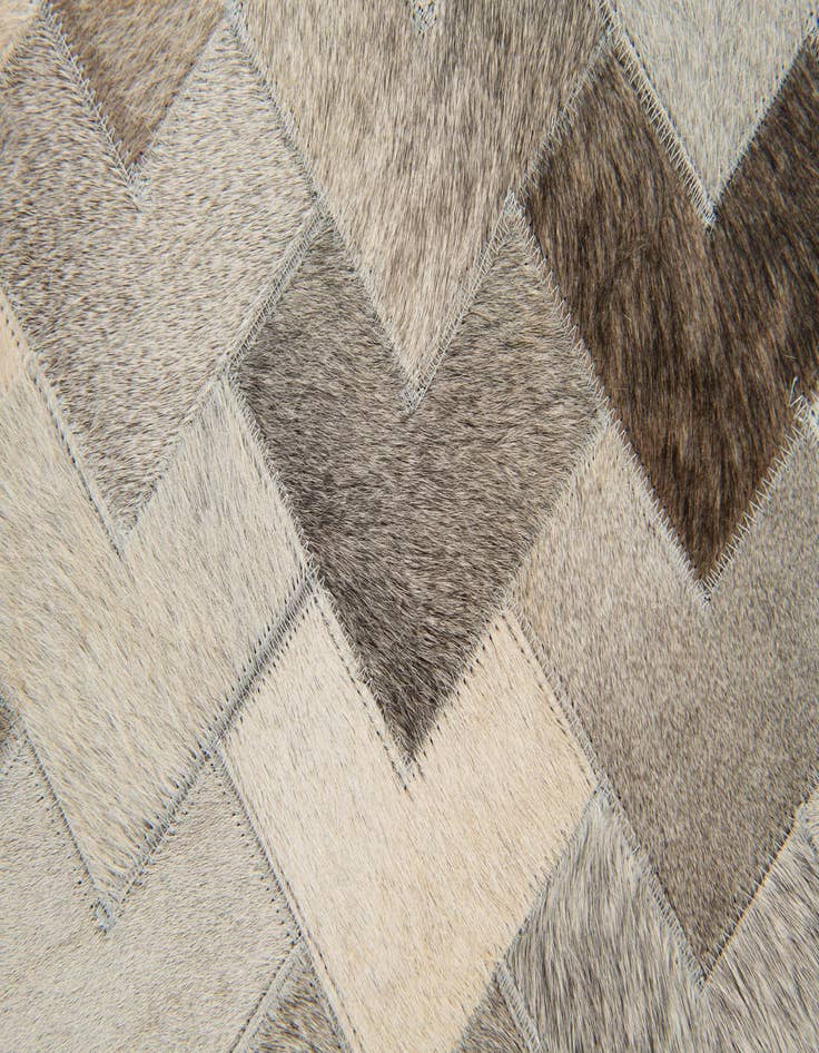 Detail image of 4' 7 x 6' 7 Cowhide Stocks Rug