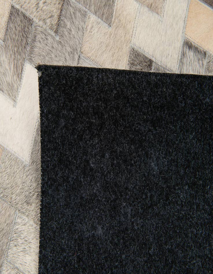 Detail image of 4' 7 x 6' 7 Cowhide Stocks Rug