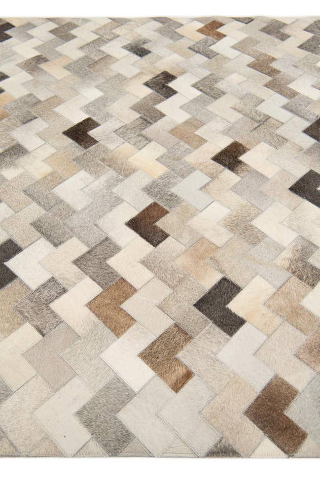 Detail image of 4' 9 x 6' 8 Cowhide Stocks Rug