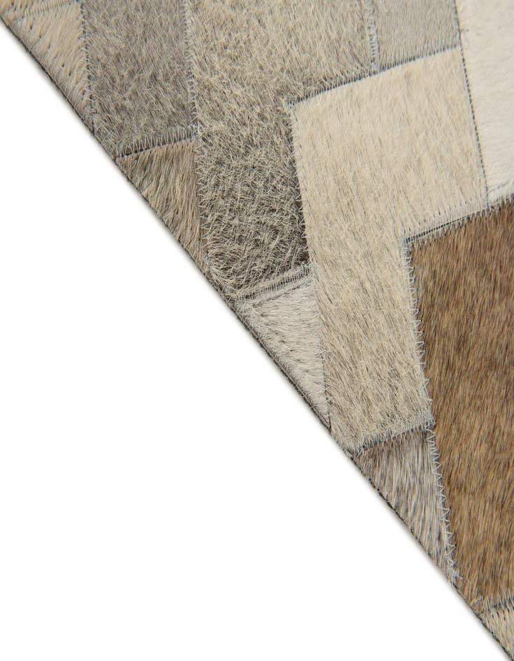 Detail image of 4' 9 x 6' 8 Cowhide Stocks Rug
