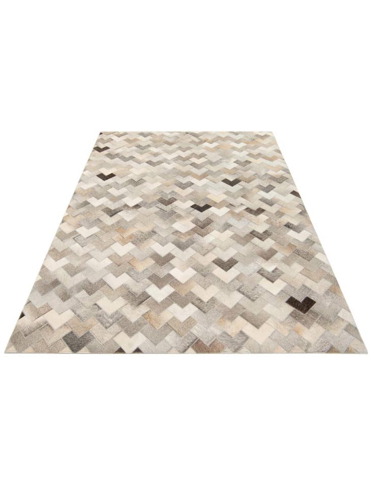 Detail image of 4' 9 x 6' 6 Cowhide Stocks Rug