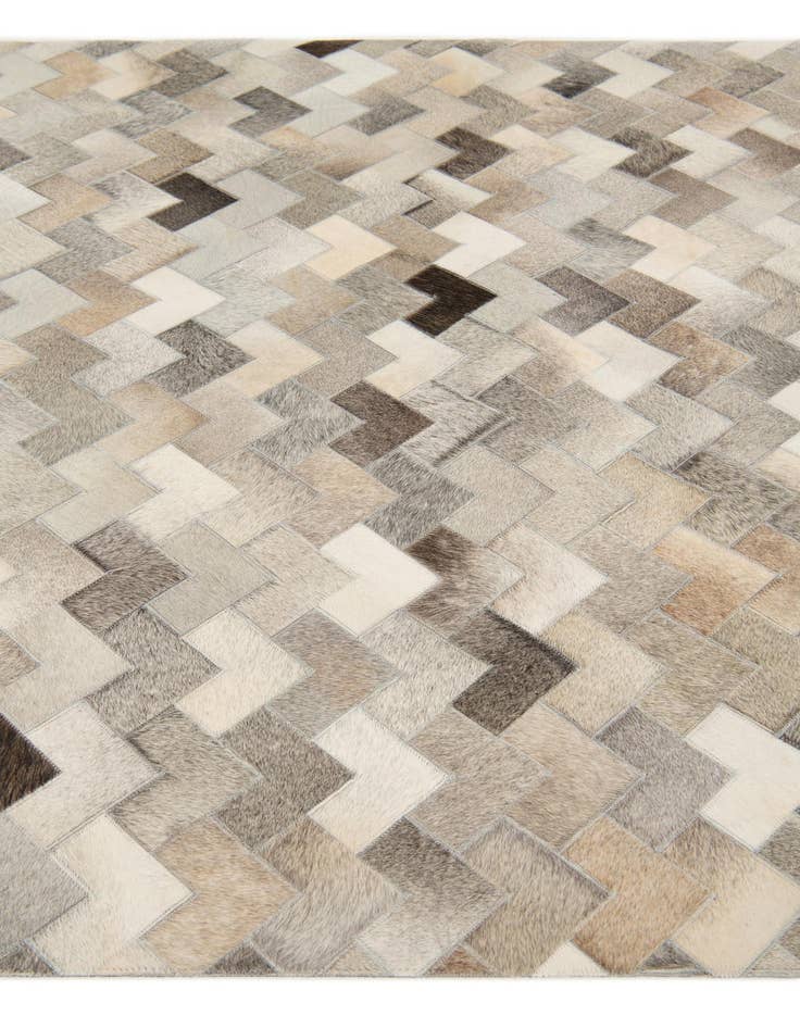 Detail image of 4' 9 x 6' 6 Cowhide Stocks Rug