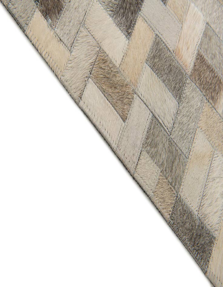 Detail image of 4' 7 x 6' 7 Cowhide Stocks Rug