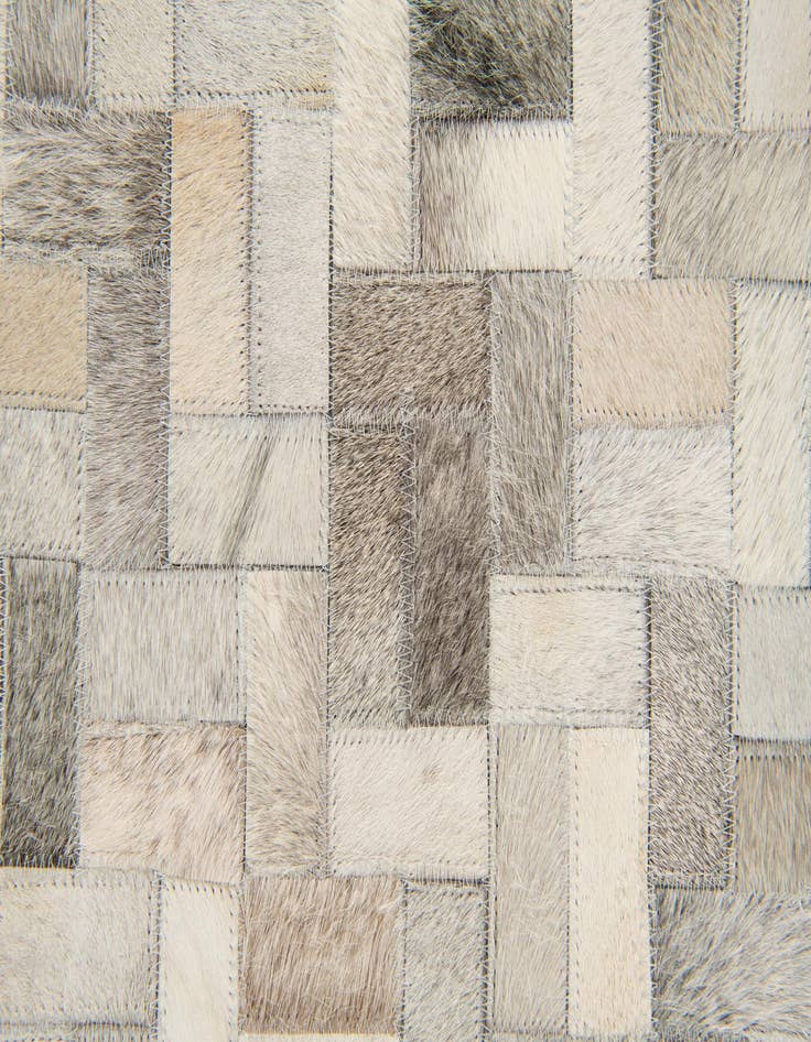 Detail image of 4' 7 x 6' 7 Cowhide Stocks Rug