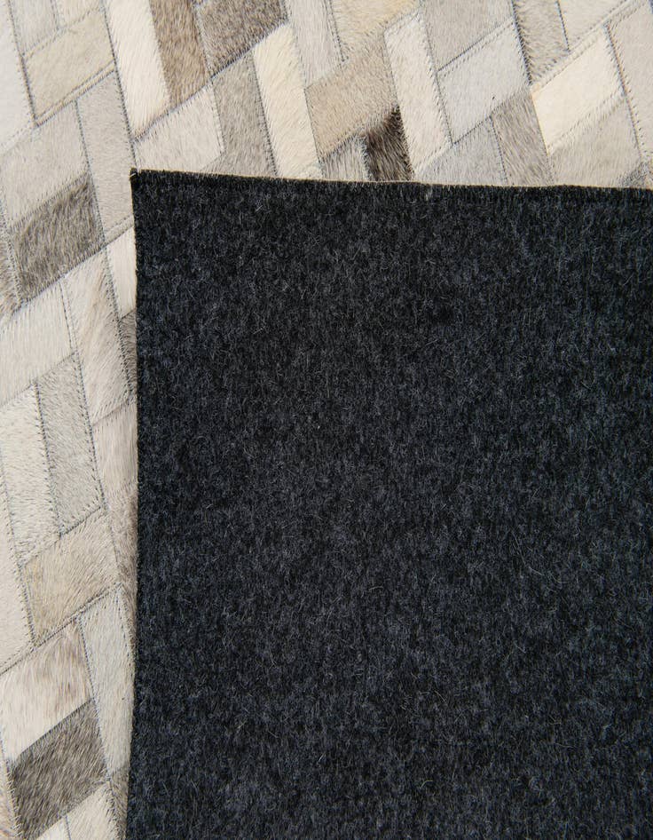 Detail image of 4' 7 x 6' 7 Cowhide Stocks Rug
