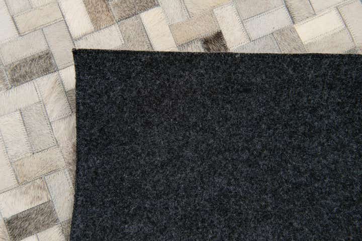 4' 7 x 6' 7 Cowhide Stocks Rug
