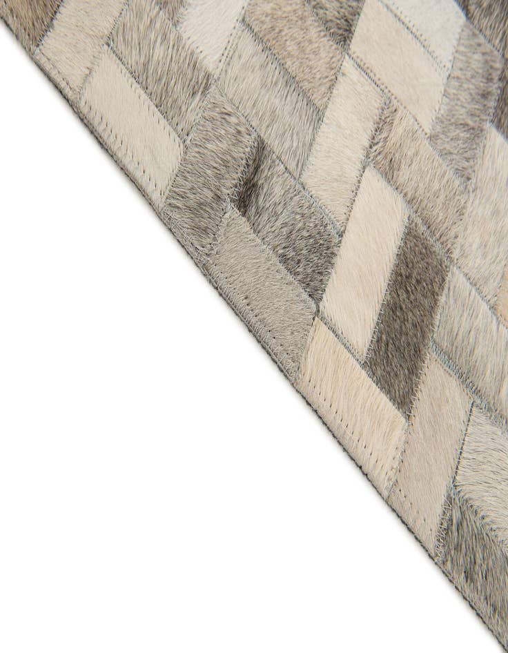 Detail image of 4' 4 x 6' 7 Cowhide Stocks Rug