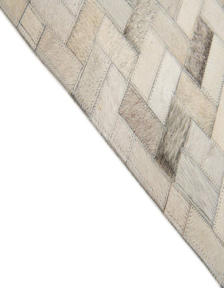 Detail image of 4' 7 x 6' 6 Cowhide Stocks Rug