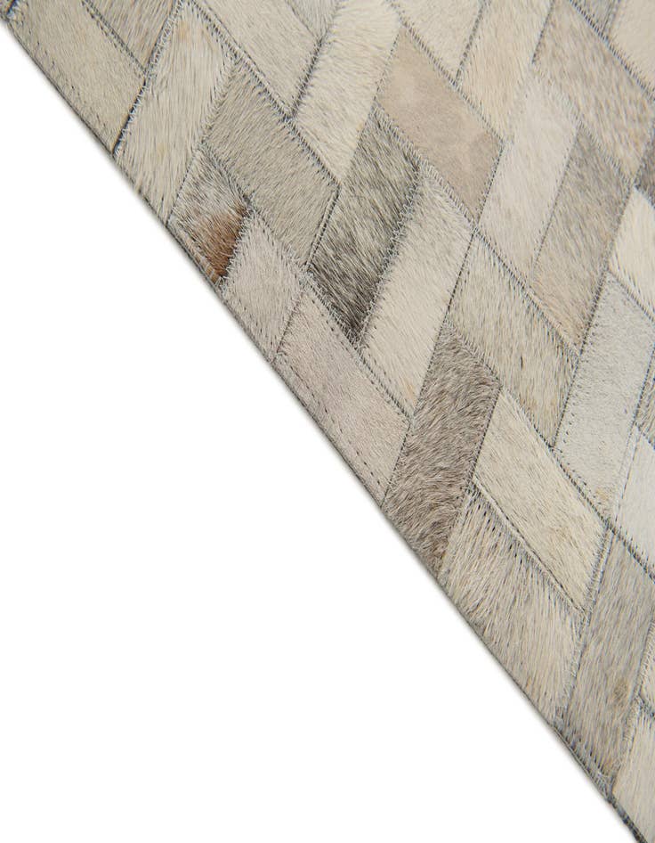 Detail image of 4' 8 x 6' 7 Cowhide Stocks Rug