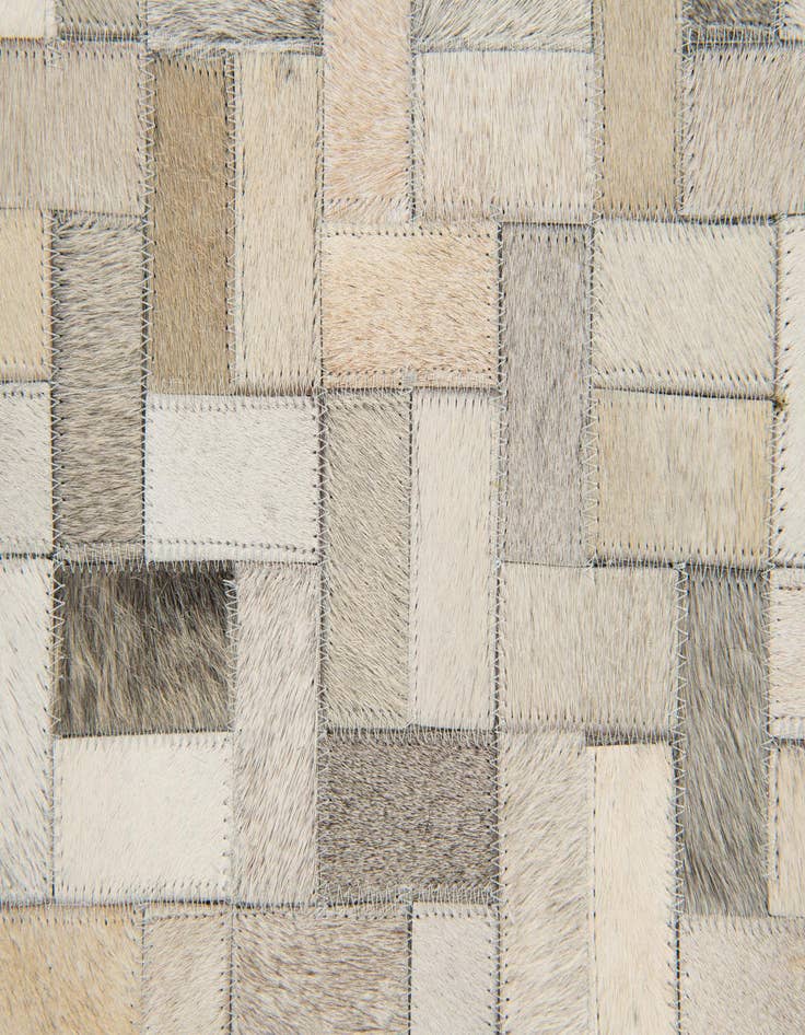 Detail image of 4' 8 x 6' 7 Cowhide Stocks Rug