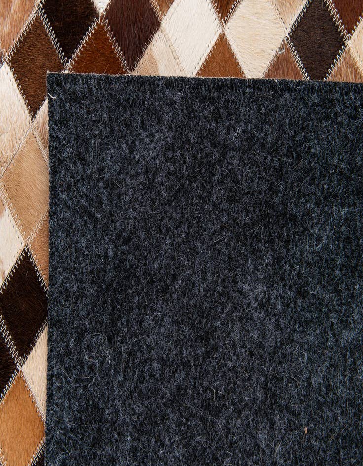 Detail image of 4' 8 x 6' 8 Cowhide Stocks Rug