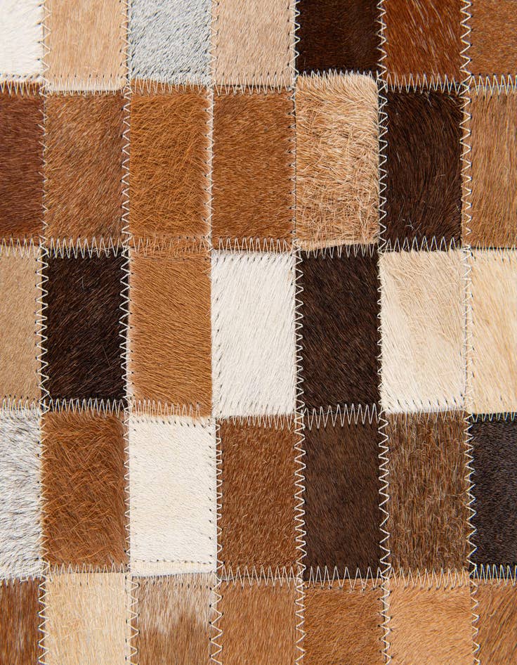 Detail image of 4' 8 x 6' 7 Cowhide Stocks Rug