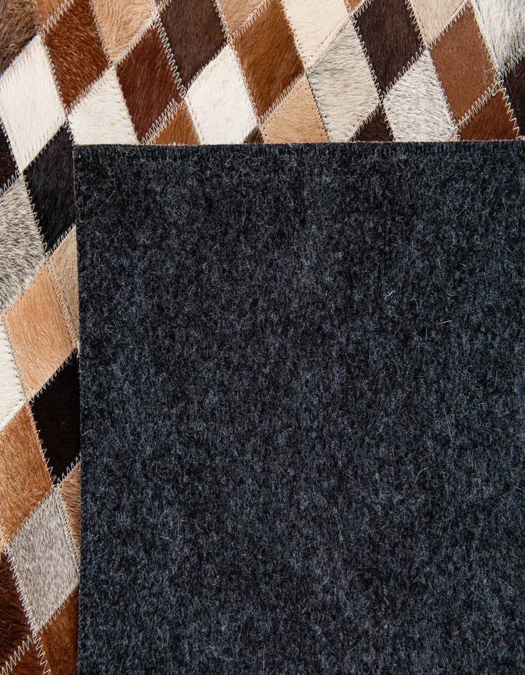 Detail image of 4' 8 x 6' 7 Cowhide Stocks Rug