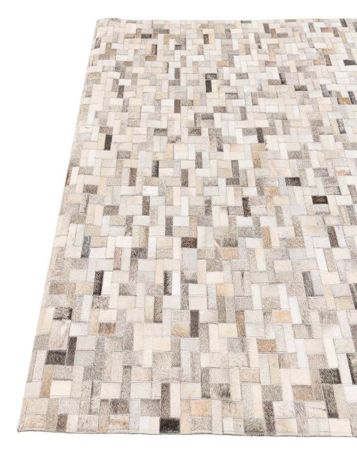 Detail image of 4' 6 x 6' 6 Cowhide Stocks Rug