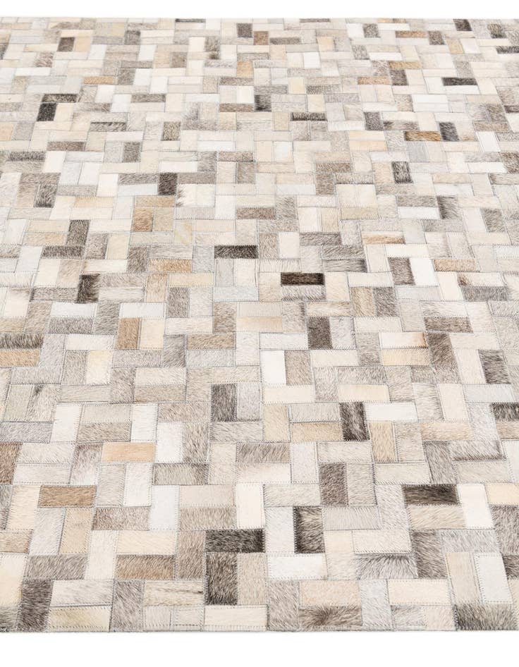 Detail image of 4' 6 x 6' 6 Cowhide Stocks Rug