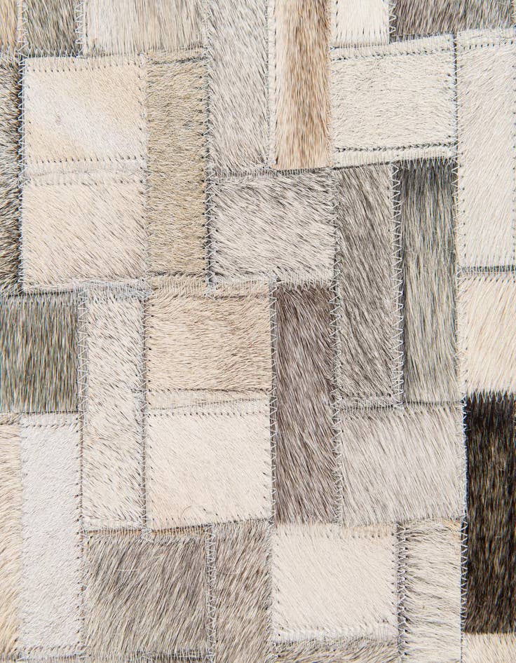 Detail image of 4' 6 x 6' 6 Cowhide Stocks Rug