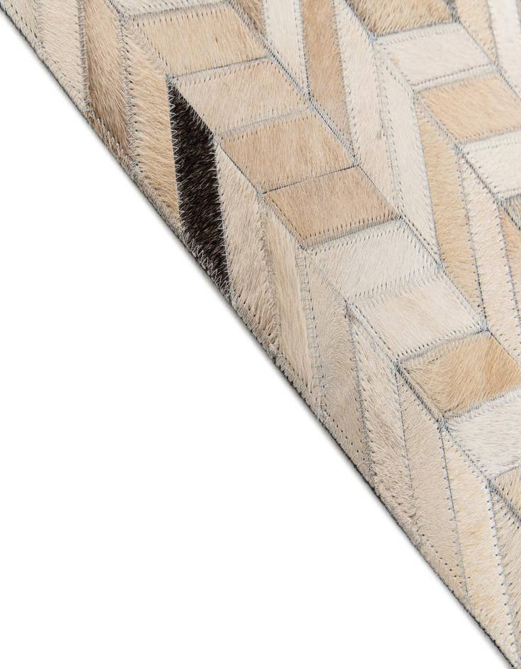 Detail image of 4' 9 x 6' 8 Cowhide Stocks Rug