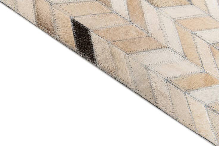 Detail image of 4' 9 x 6' 8 Cowhide Stocks Rug