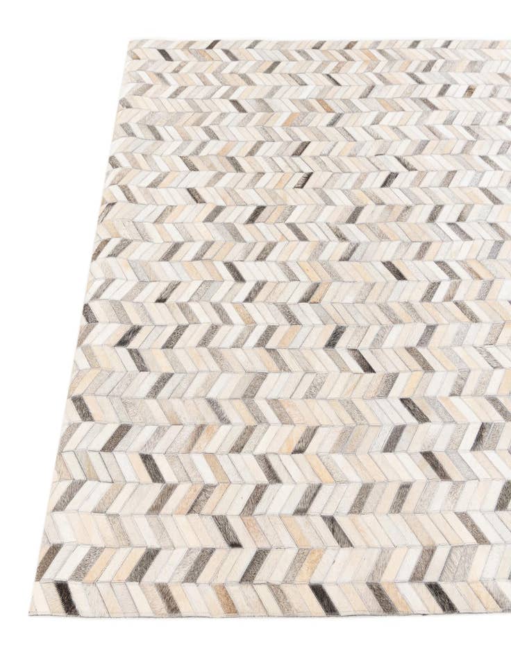 Detail image of 4' 7 x 6' 7 Cowhide Stocks Rug