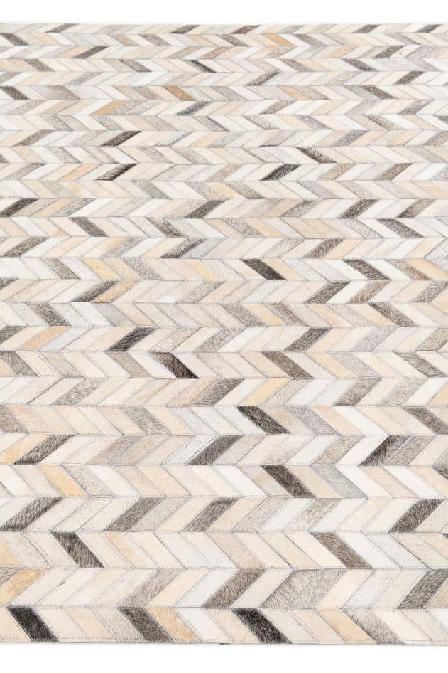 Detail image of 4' 7 x 6' 7 Cowhide Stocks Rug