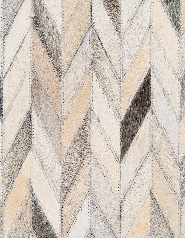 Detail image of 4' 7 x 6' 7 Cowhide Stocks Rug